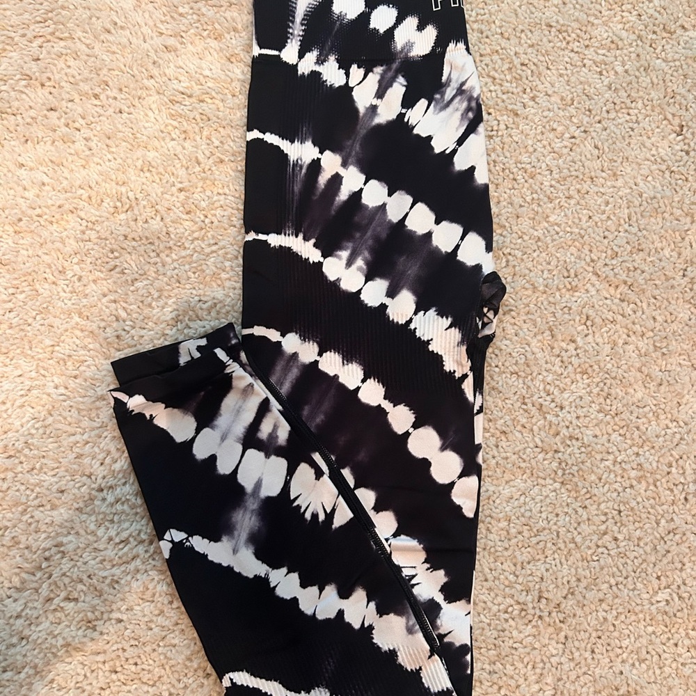 NWOT Black and White Tie-Dye Leggings: Victorias Secret
